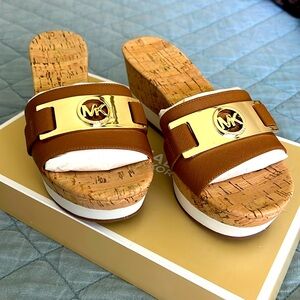 New, never worn. Michael Kors, Warren platform, leather, luggage color,size 7